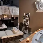 Castello Luxury With Private Jacuzzi