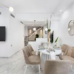 Castello Luxury With Private Jacuzzi Apartment