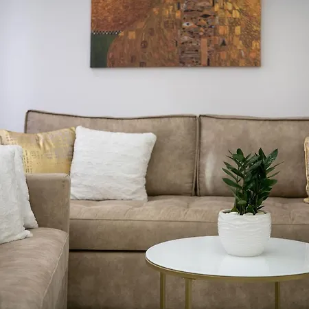 Castello Luxury With Private Jacuzzi Apartament