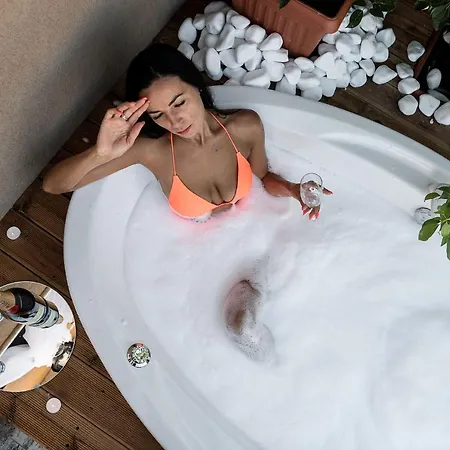 Castello Luxury With Private Jacuzzi 公寓 干尼亞