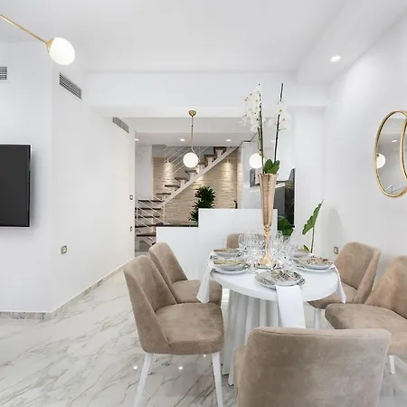 Castello Luxury With Private Jacuzzi 公寓